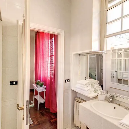 Aweshome Vatican Little Beauty Apartment Rom