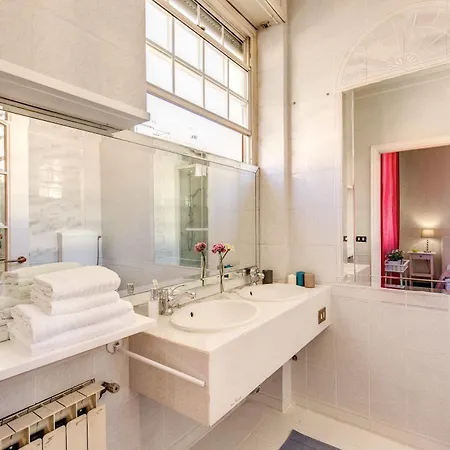 Aweshome Vatican Little Beauty Apartment *
